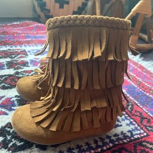 Toddler fringe boots